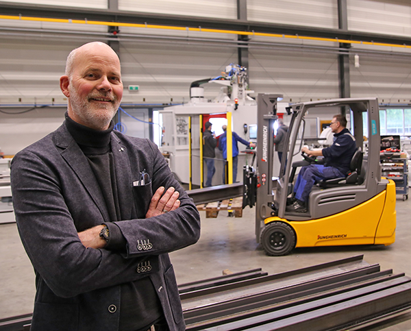 UNIMAST | CNC machine for forklift mast channel machining | www.unisign.com