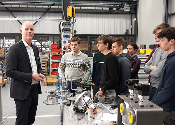 Technical students from TISM Belgium on Unisign factory tour