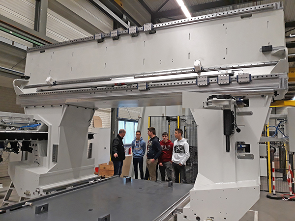 Students from TISM campus Belgium on Unisign factory tour